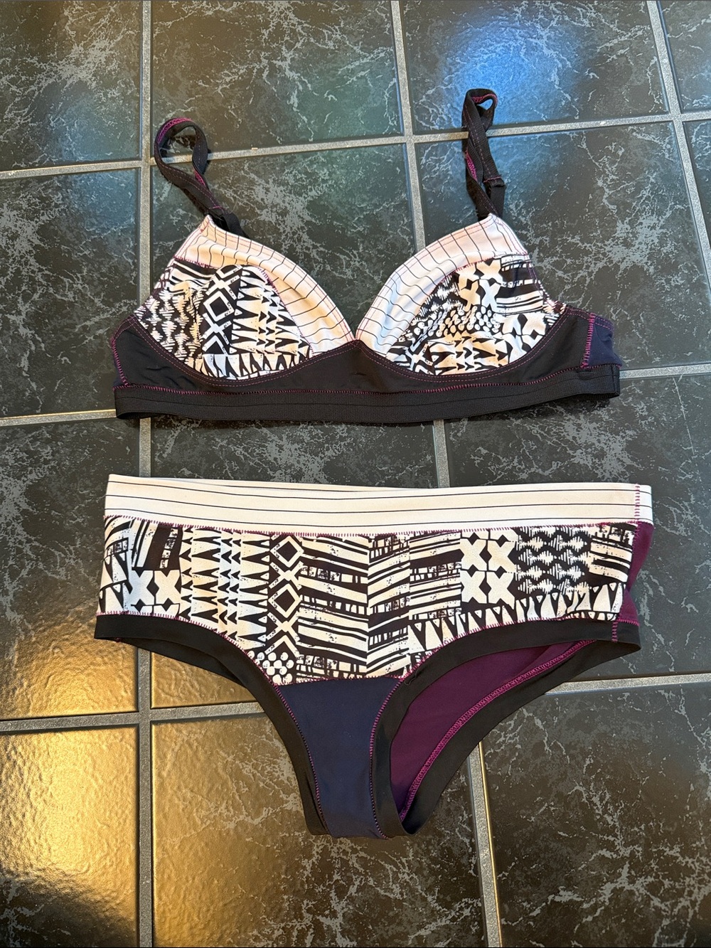 XiRENA Black White & Burgundy Patterned Bikini Set